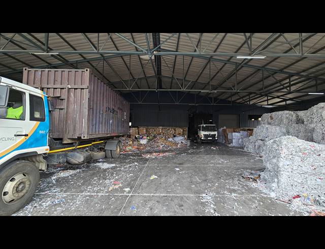3,100M² WAREHOUSE FOR SALE IN JET PARK